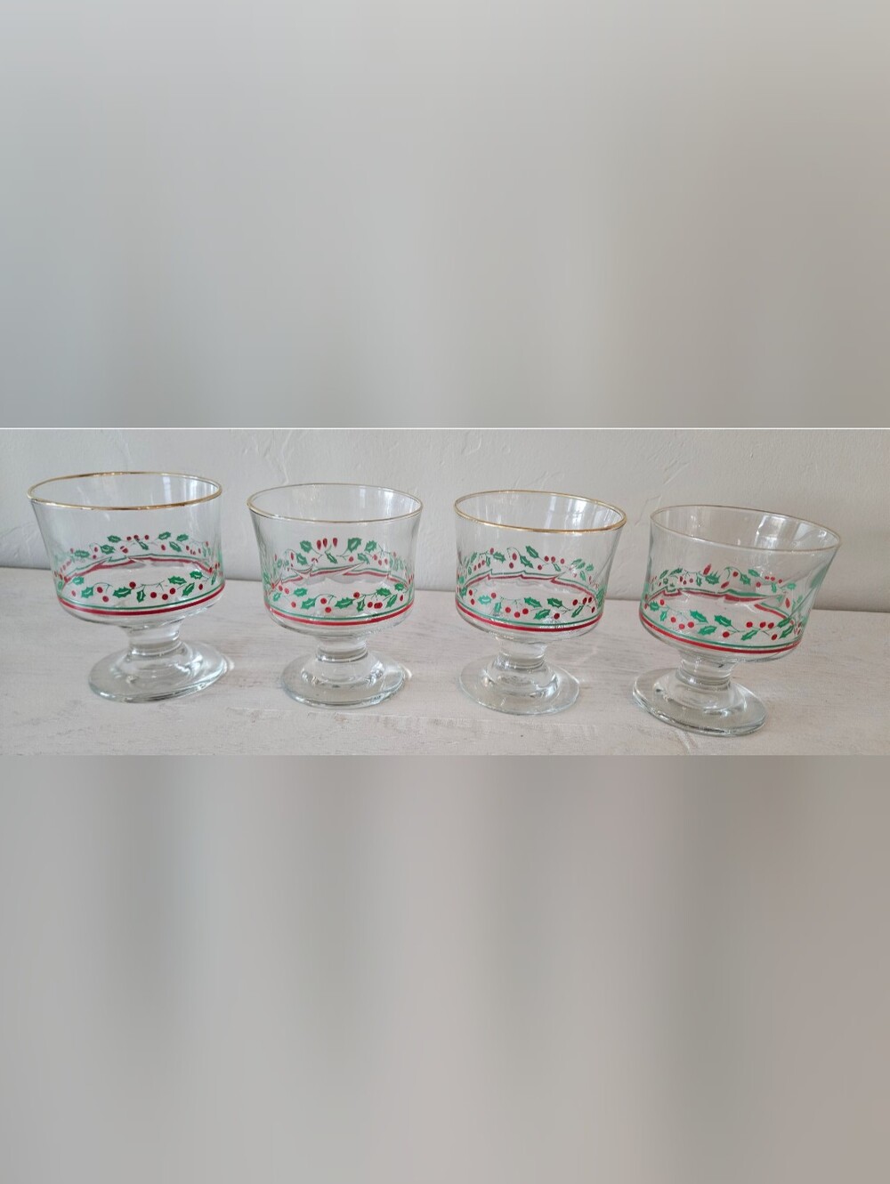 Holly Berry Sherbet Dessert Champagne Glasses Arby's Christmas Holiday Lot Of 4